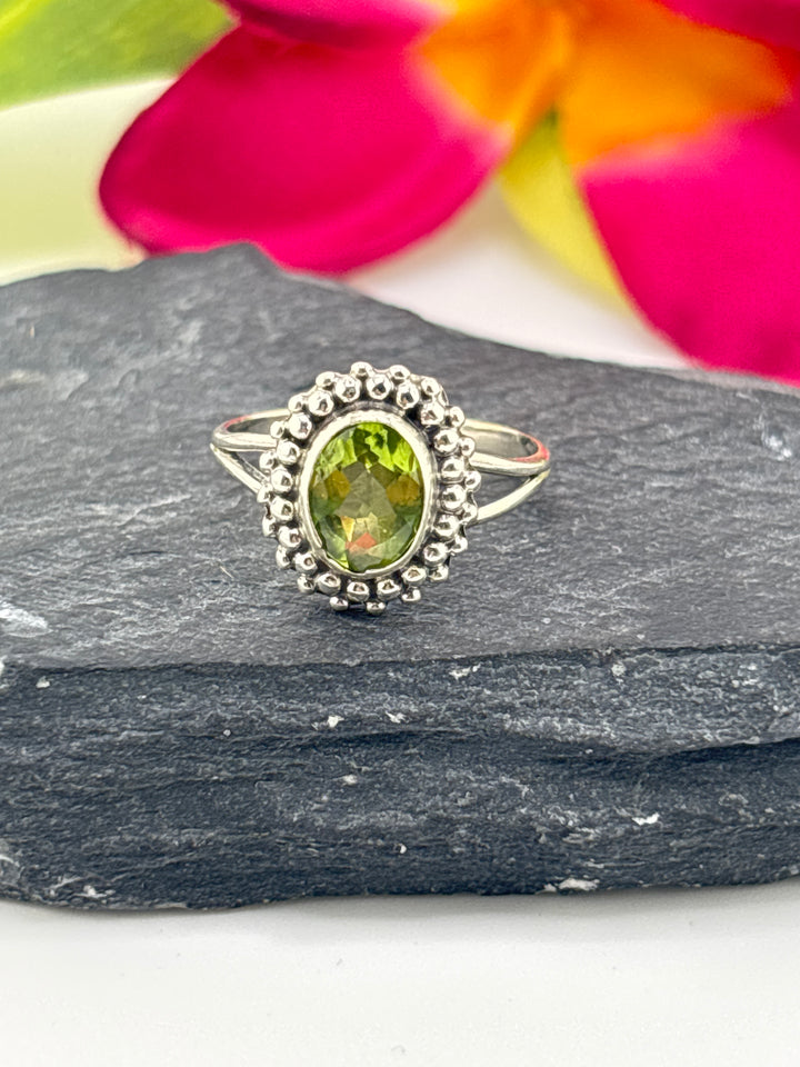 925 Sterling Silver & Peridot Ring Size 6.25