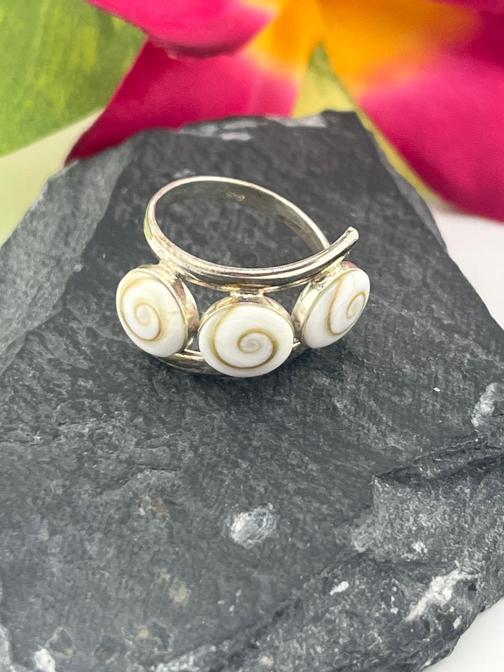 Shiva Shell and 925 Sterling Silver Ring