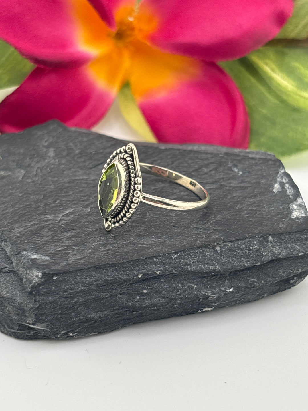 925 Sterling Silver & Peridot Ring Size 7