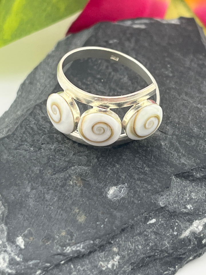 Shiva Shell and 925 Sterling Silver Ring