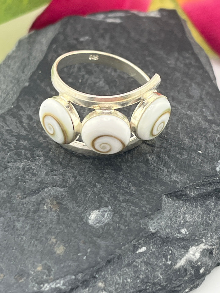 Shiva Shell and 925 Sterling Silver Ring