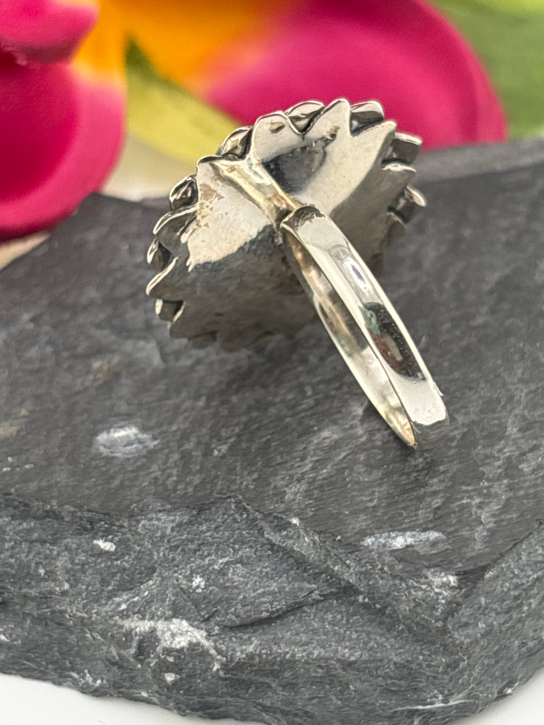 Queen Conch and 925 Sterling Silver Flower Ring Size 6.5