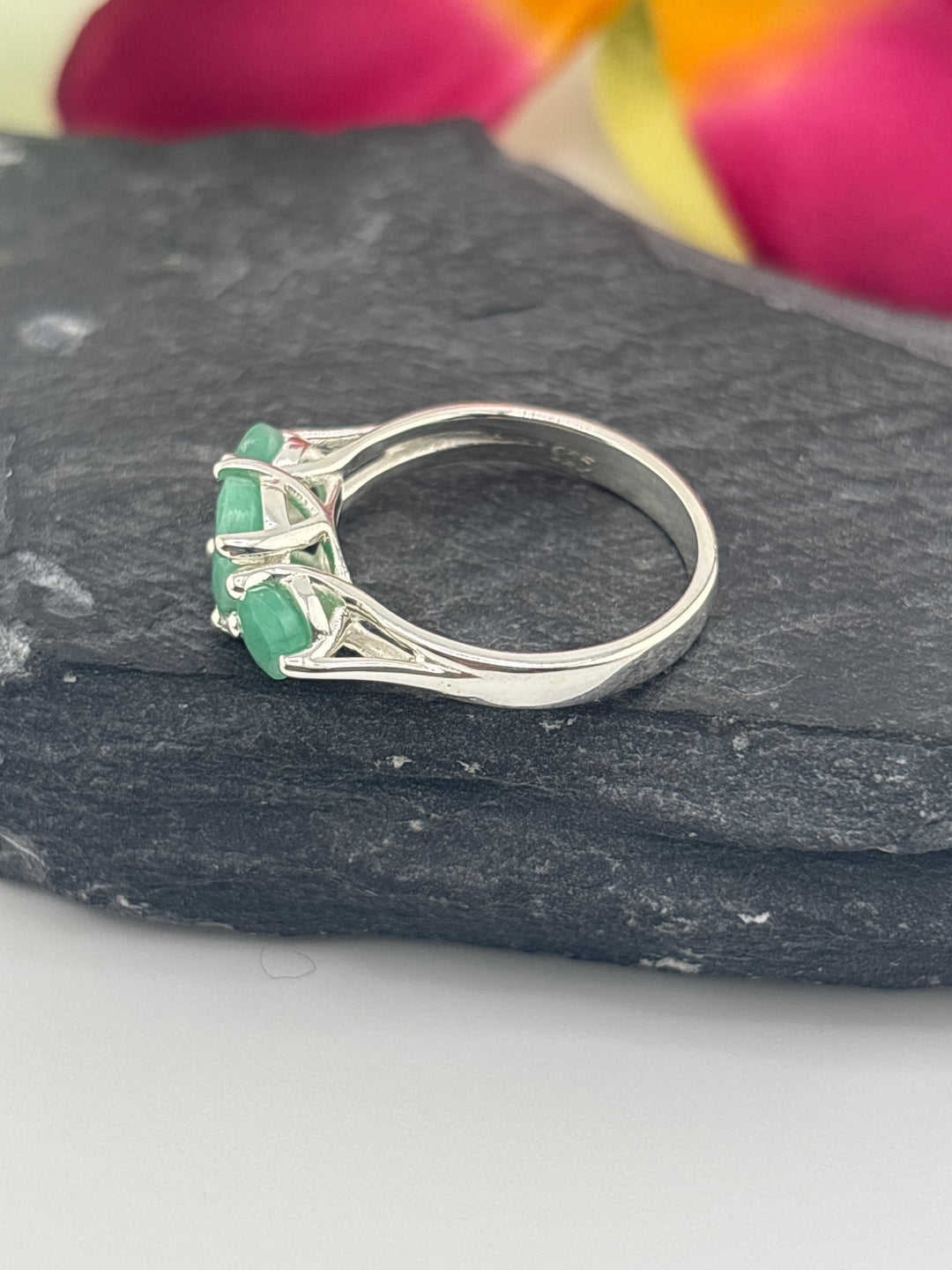 Zambien Emerald and 925 Sterling Silver Ring Size 5.5