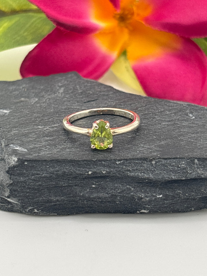 925 Sterling Silver & Peridot Ring Size 5