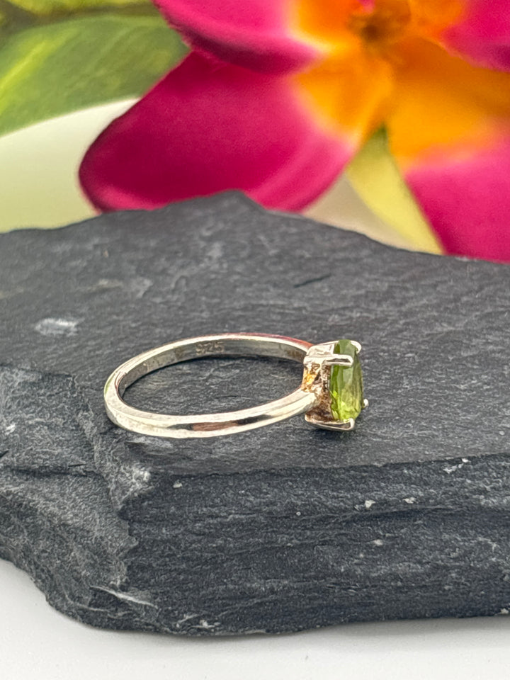 925 Sterling Silver & Peridot Ring Size 5