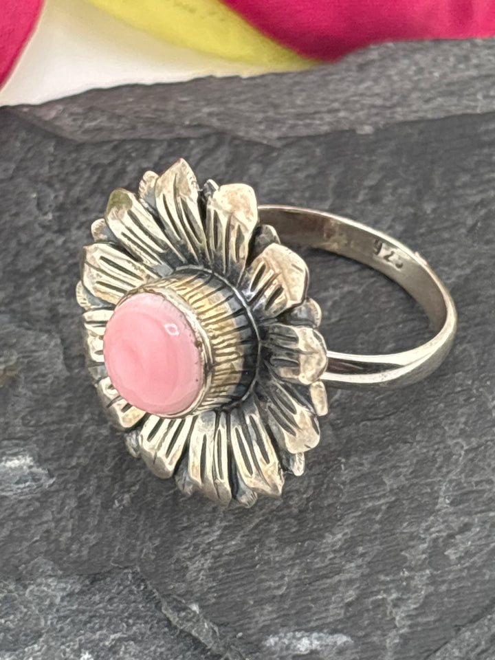 Queen Conch and 925 Sterling Silver Flower Ring Size 6.5