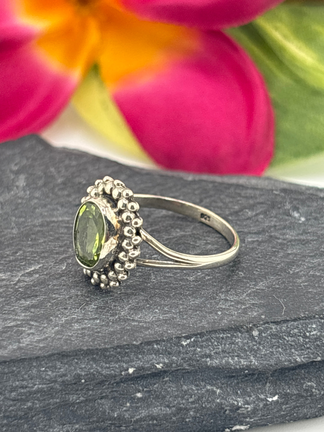 925 Sterling Silver & Peridot Ring Size 6