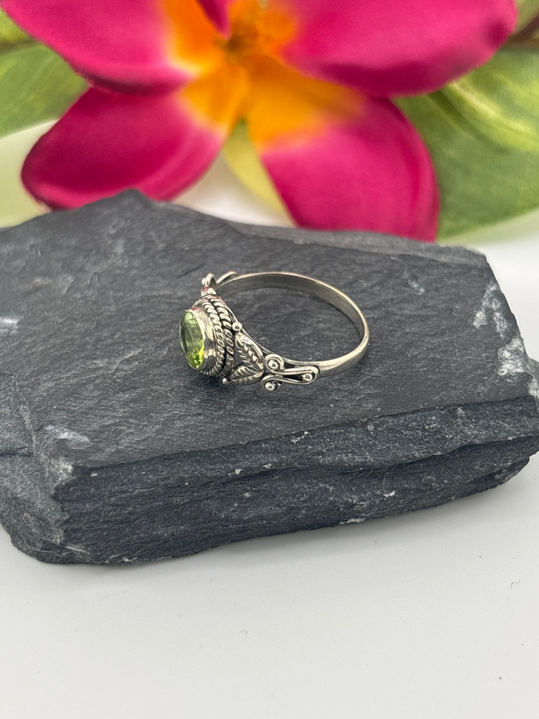 925 Sterling Silver & Peridot Ring Size 6.5