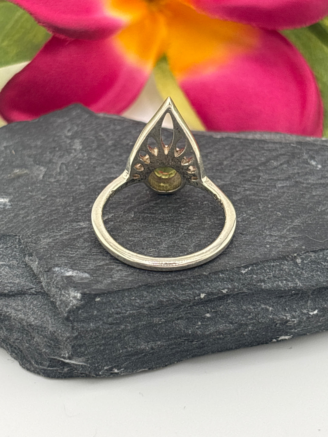925 Sterling Silver & Peridot Ring Size 6.75