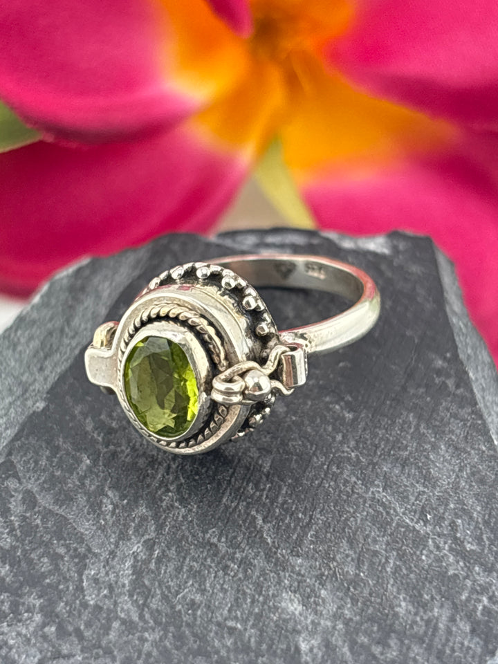 Peridot and 925 Sterling Silver Locket Ring - Size 6.75