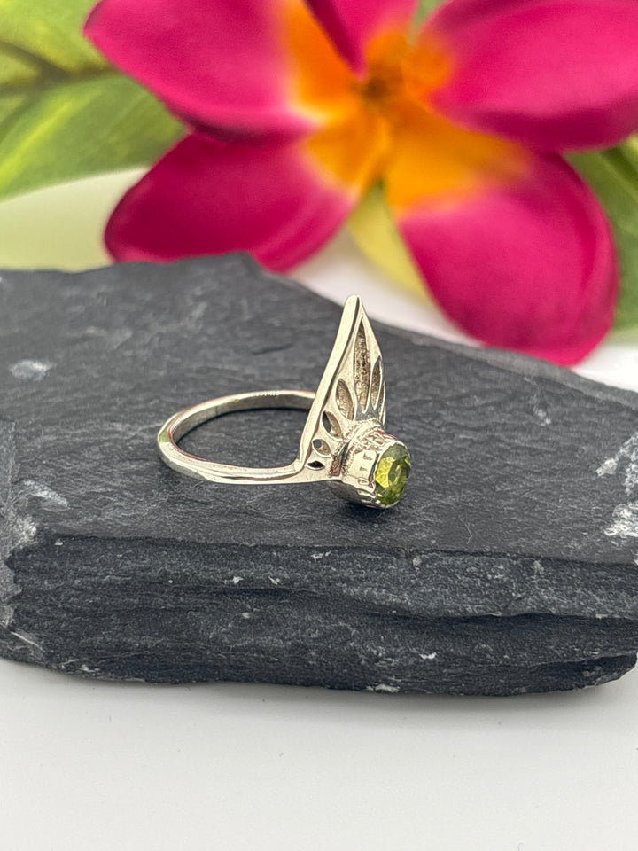 925 Sterling Silver & Peridot Ring Size 6