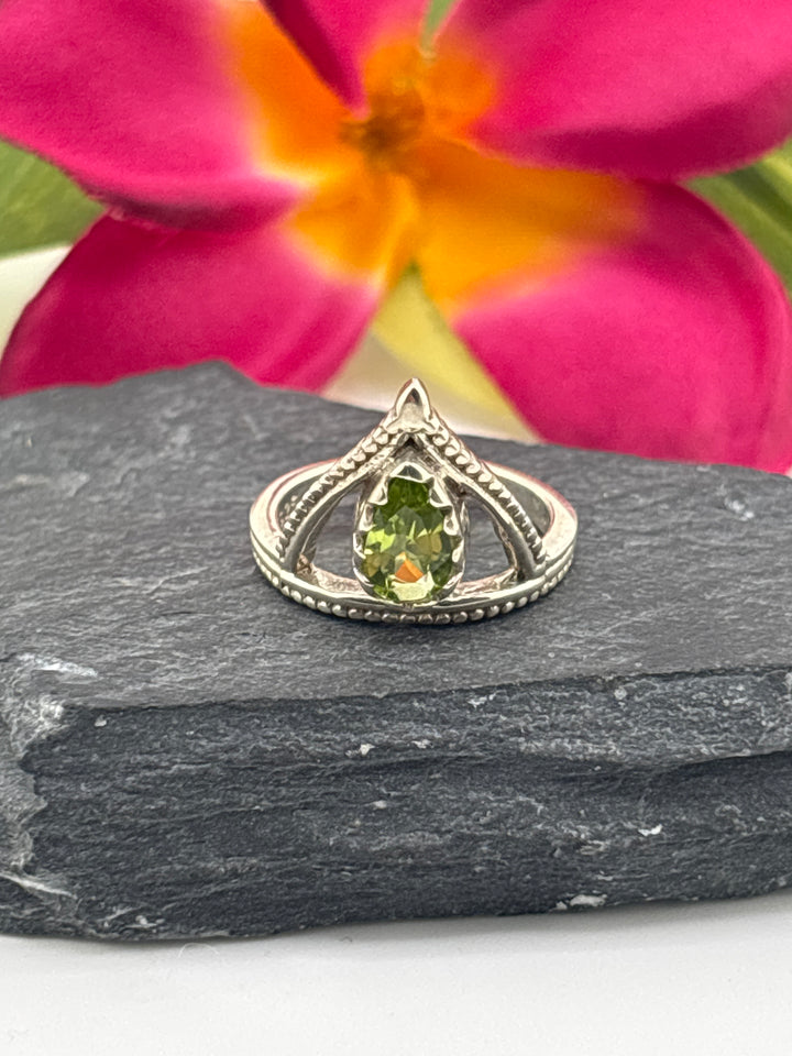 925 Sterling Silver & Peridot Ring Size 5