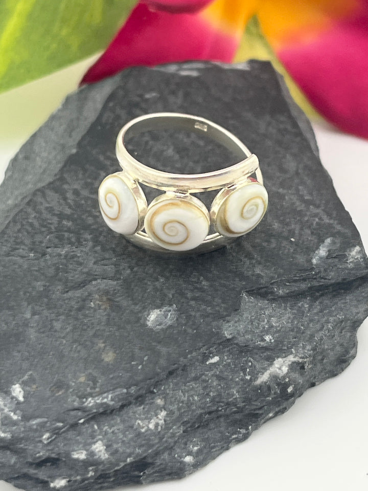Shiva Shell and 925 Sterling Silver Ring