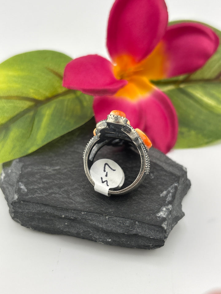 Orange Spiny oyster and 925 Sterling Silver Ring - Size 7