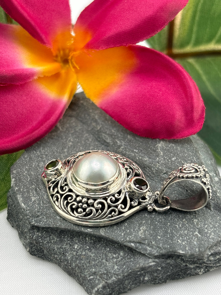 Mabe Pearl/Garnet/Peridot Bali Pendant