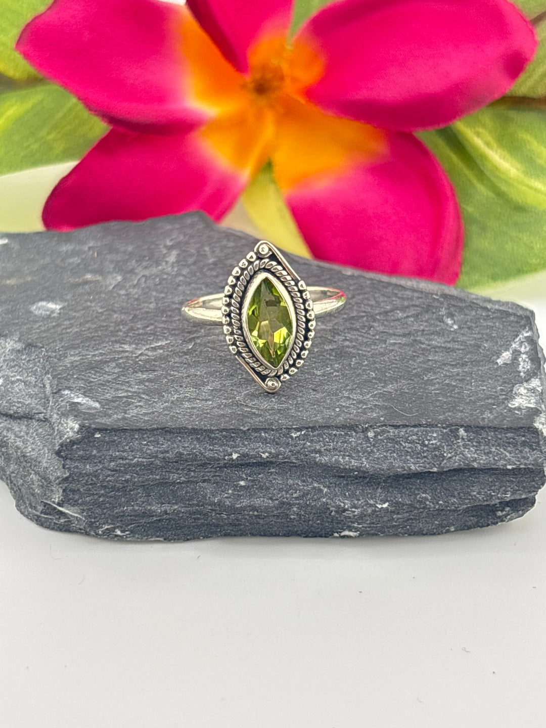 925 Sterling Silver & Peridot Ring Size 7