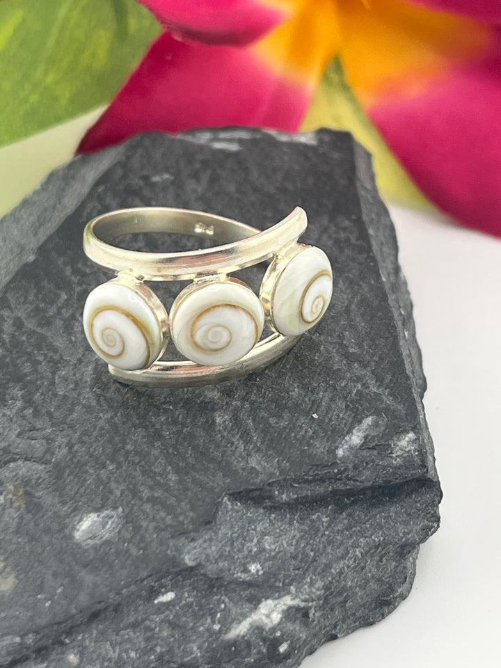 Shiva Shell and 925 Sterling Silver Ring