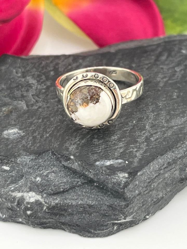 Round Wild Horse Jasper and 925 Sterling Silver Ring Size 6.5