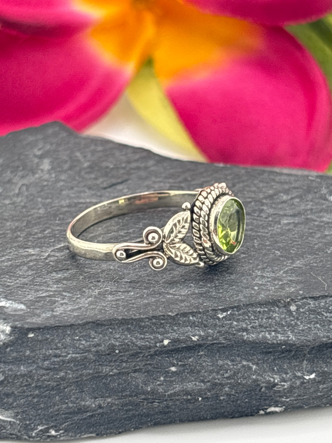 925 Sterling Silver & Peridot Ring Size 6.5