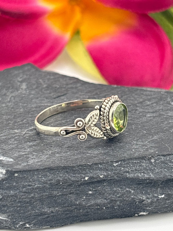 925 Sterling Silver & Peridot Ring Size 6.5