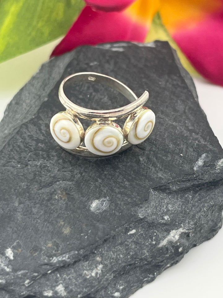 Shiva Shell and 925 Sterling Silver Ring