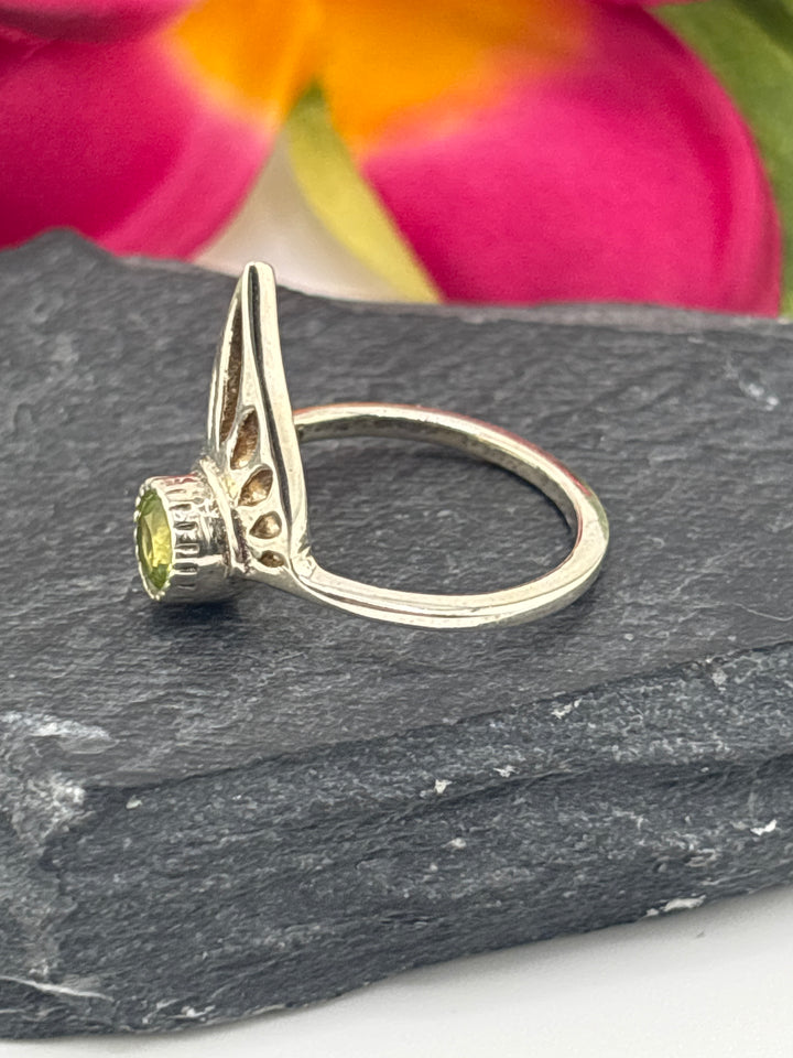 925 Sterling Silver & Peridot Ring Size 6.75