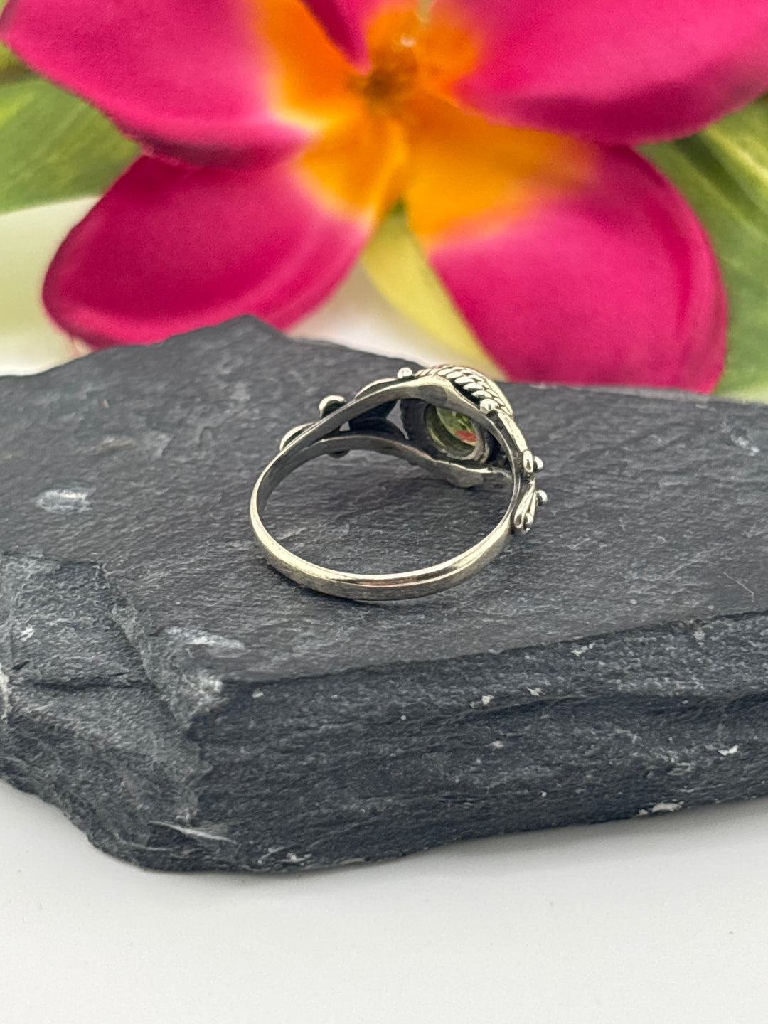 925 Sterling Silver & Peridot Ring Size 6.5