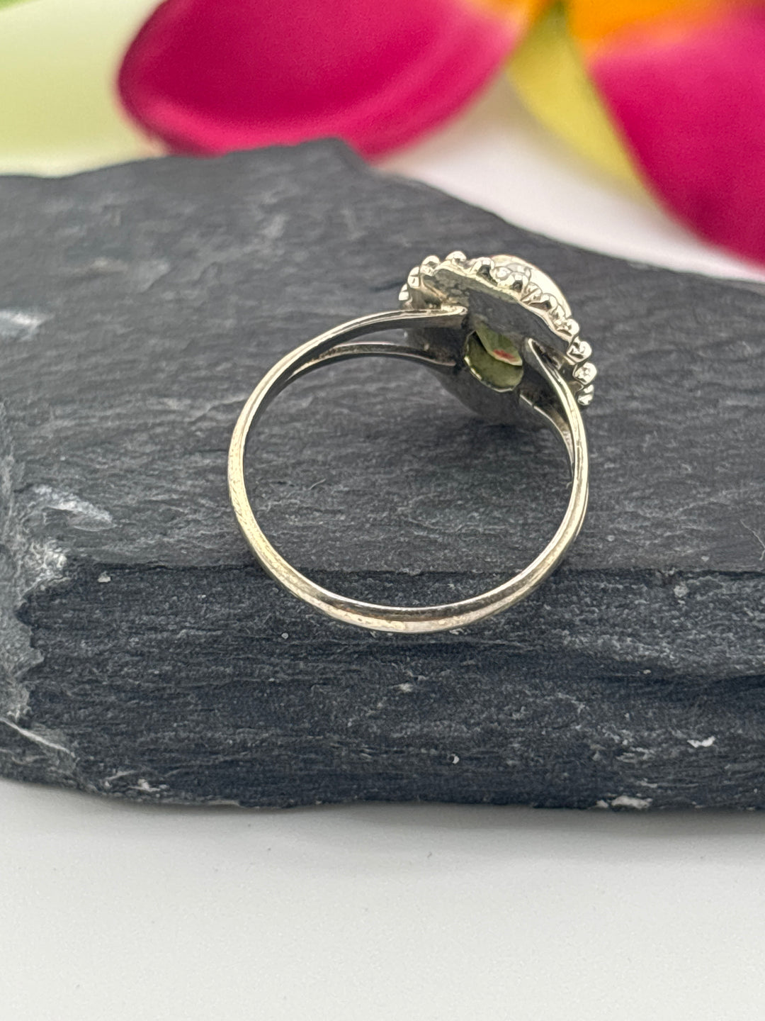 925 Sterling Silver & Peridot Ring Size 6.25