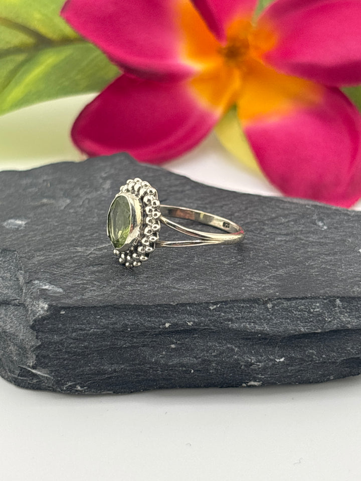 925 Sterling Silver & Peridot Ring Size 6.25