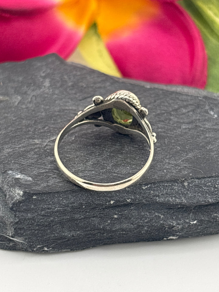 925 Sterling Silver & Peridot Ring Size 7.5