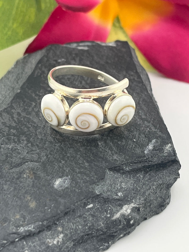 Shiva Shell and 925 Sterling Silver Ring