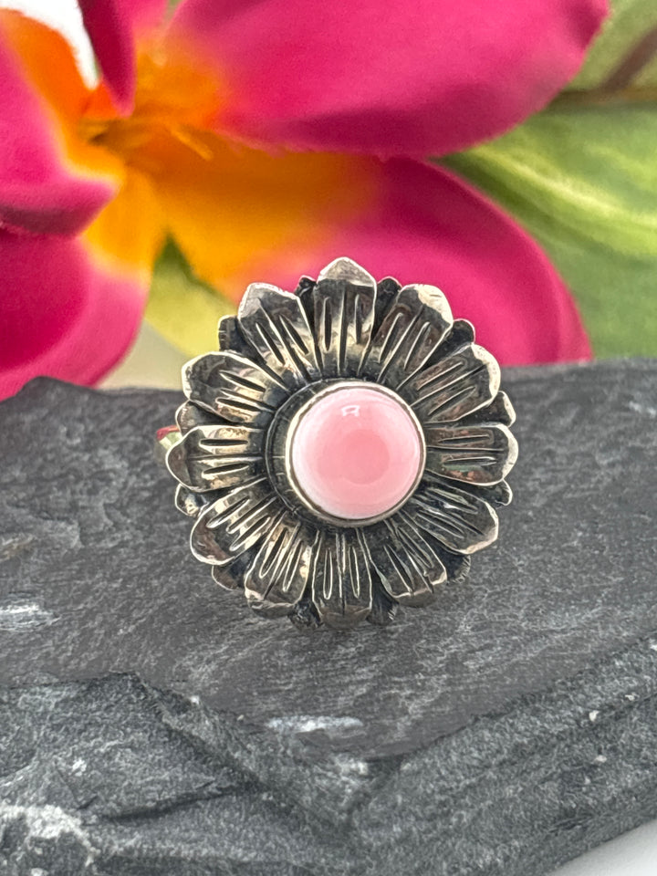 Queen Conch and 925 Sterling Silver Flower Ring Size 6.5