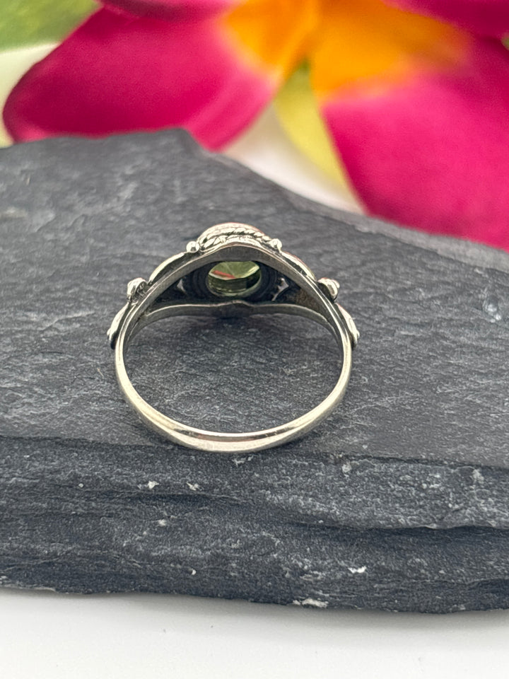 925 Sterling Silver & Peridot Ring Size 6.25
