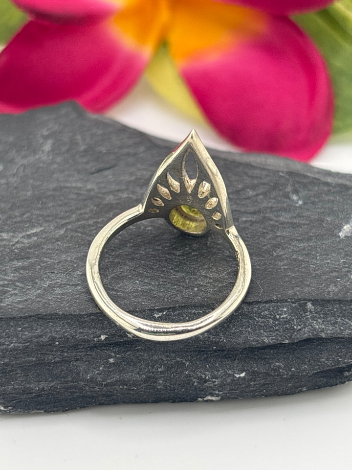 925 Sterling Silver & Peridot Ring Size 6