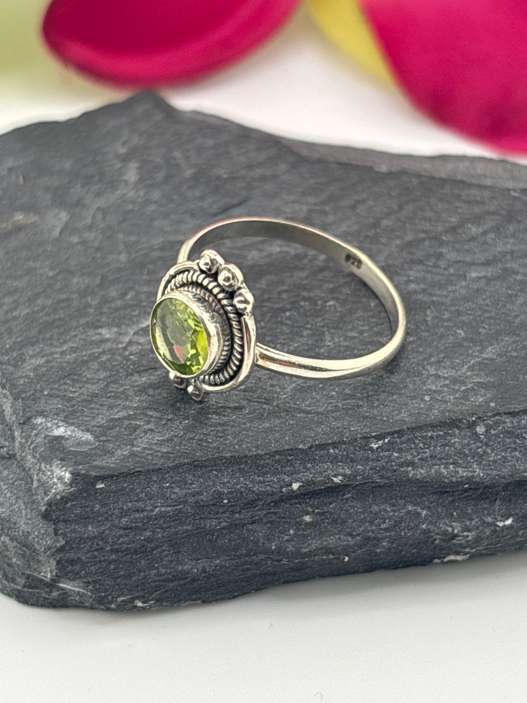 925 Sterling Silver & Peridot Ring Size 6.75
