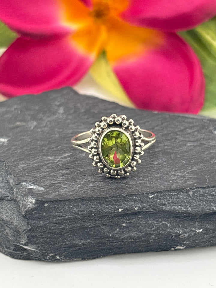 925 Sterling Silver & Peridot Ring Size 6