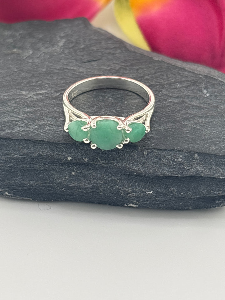 Zambien Emerald and 925 Sterling Silver Ring Size 5.5
