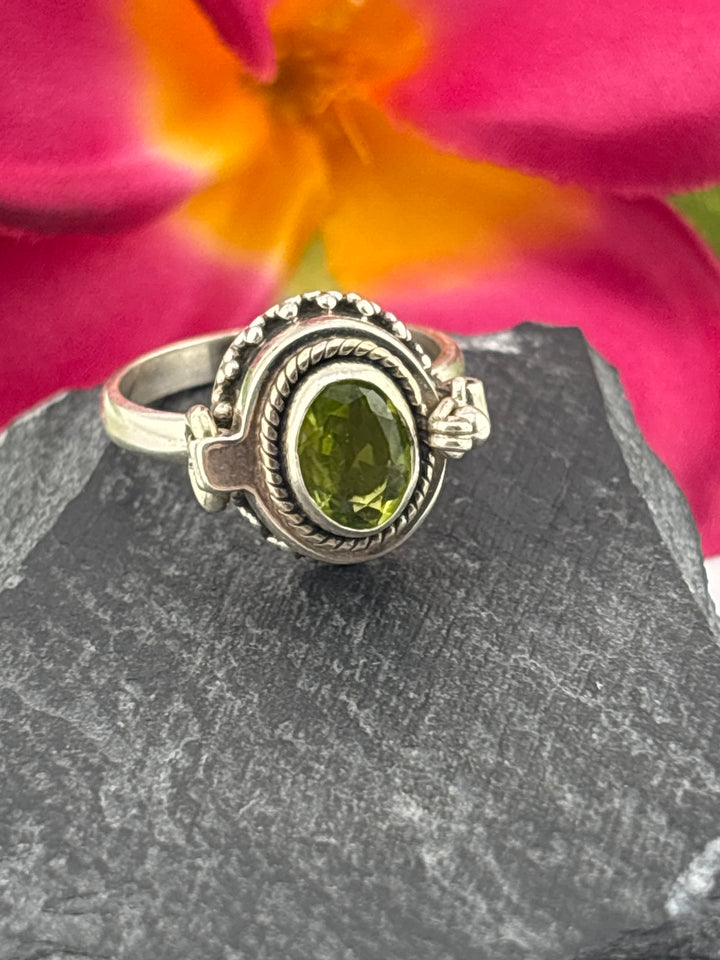 Peridot and 925 Sterling Silver Locket Ring - Size 6.75