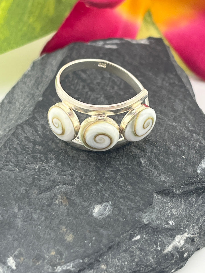 Shiva Shell and 925 Sterling Silver Ring