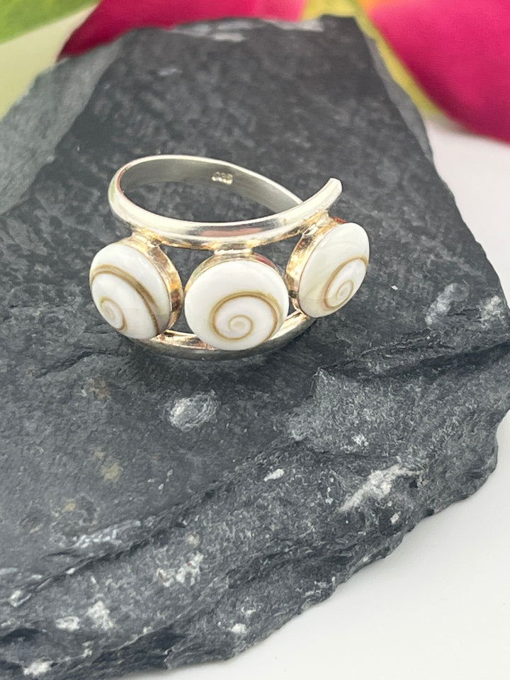 Shiva Shell and 925 Sterling Silver Ring