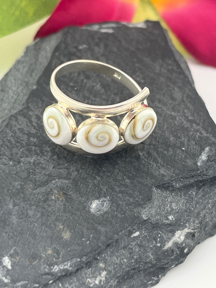 Shiva Shell and 925 Sterling Silver Ring