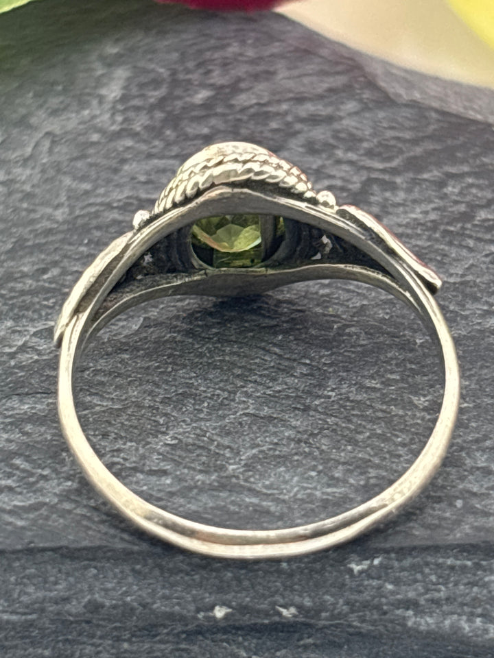 Peridot and 925 Sterling Silver Ring Size 7.25
