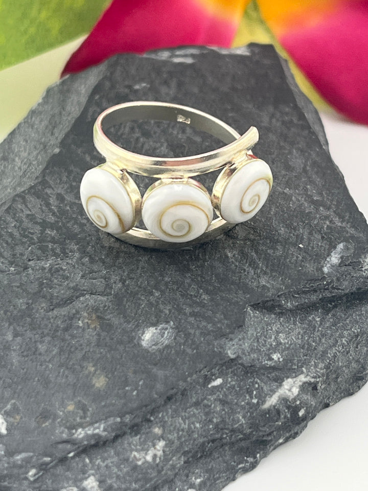 Shiva Shell and 925 Sterling Silver Ring