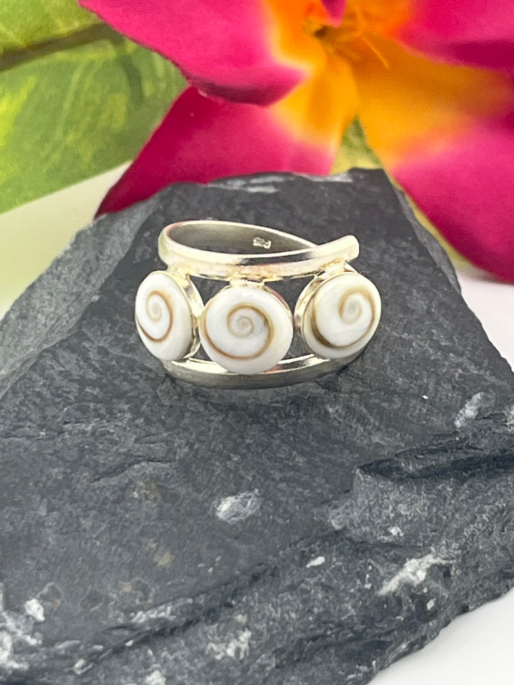 Shiva Shell and 925 Sterling Silver Ring