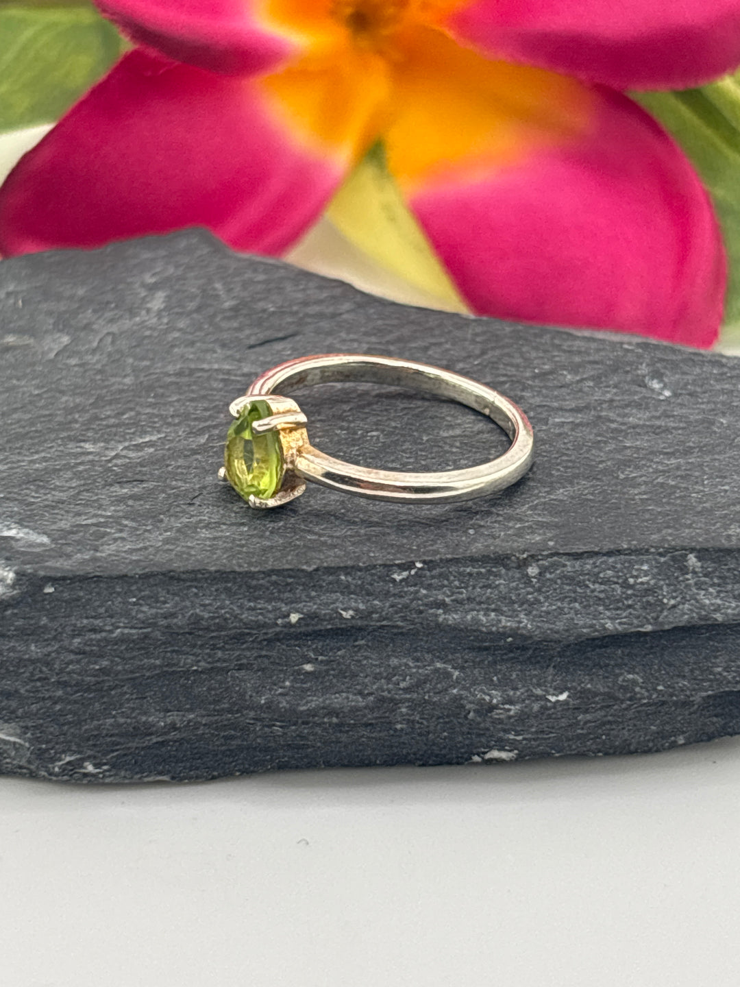 925 Sterling Silver & Peridot Ring Size 5