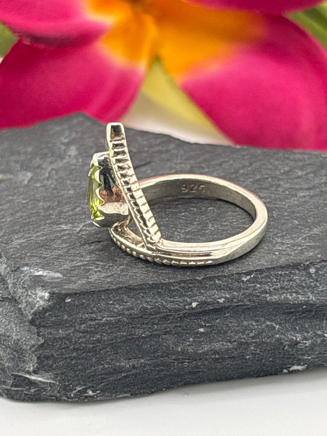 925 Sterling Silver & Peridot Ring Size 5