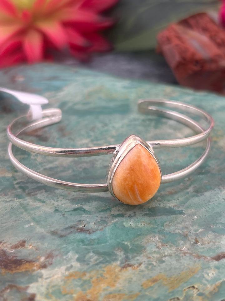 Southwest 925 Sterling Silver Orange Spiny Oyster Teardrop Cuff