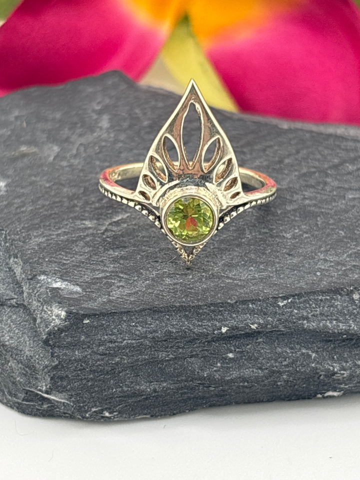 925 Sterling Silver & Peridot Ring Size 7