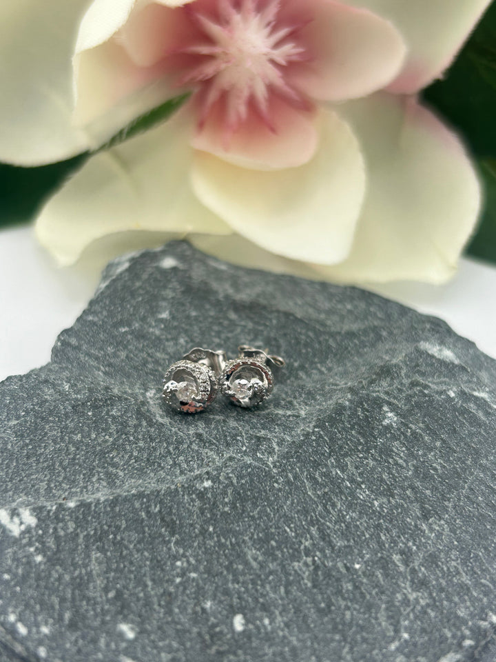 10k White Gold Diamond Post-back Earrings