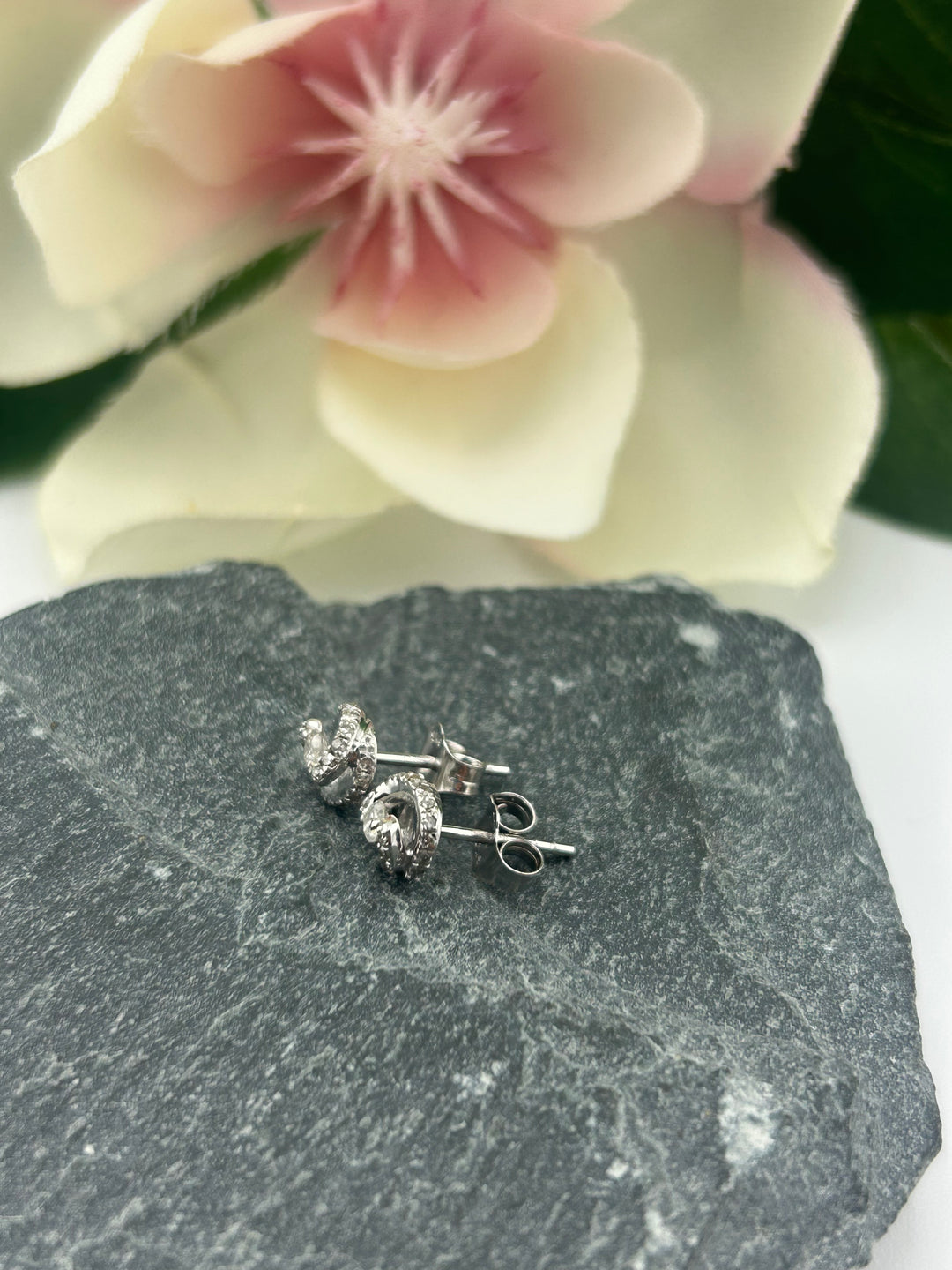 10k White Gold Diamond Post-back Earrings